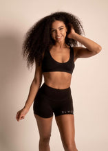 Load image into Gallery viewer, BLACK MANNE"QUEEN" - Short Shorts