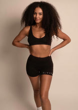Load image into Gallery viewer, BLACK MANNE"QUEEN" - Short Shorts